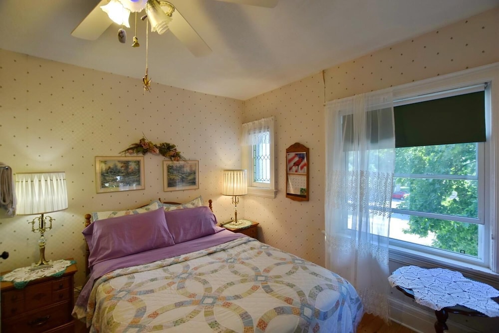 10th Avenue Guest House & Suites