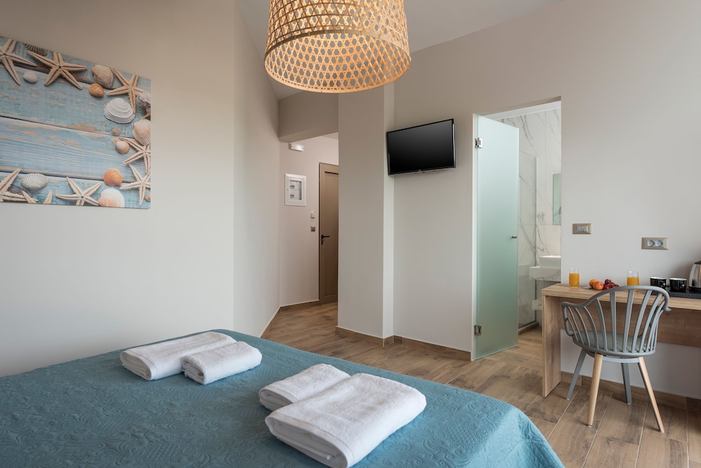 Aequor Luxury Rooms view 4