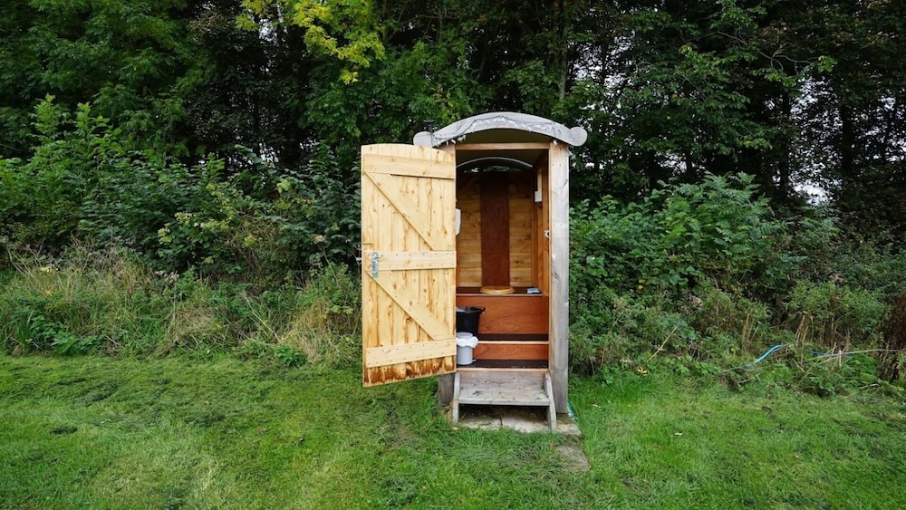 Showman's Hut @ Westcote view 5