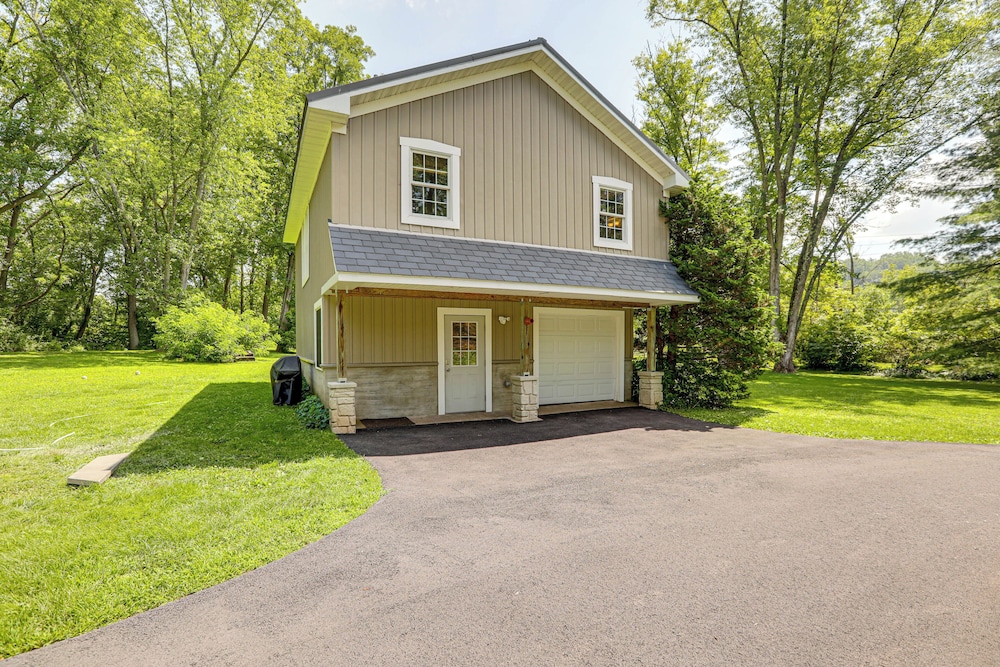 Walk to River: Couples Retreat in Kintnersville!
