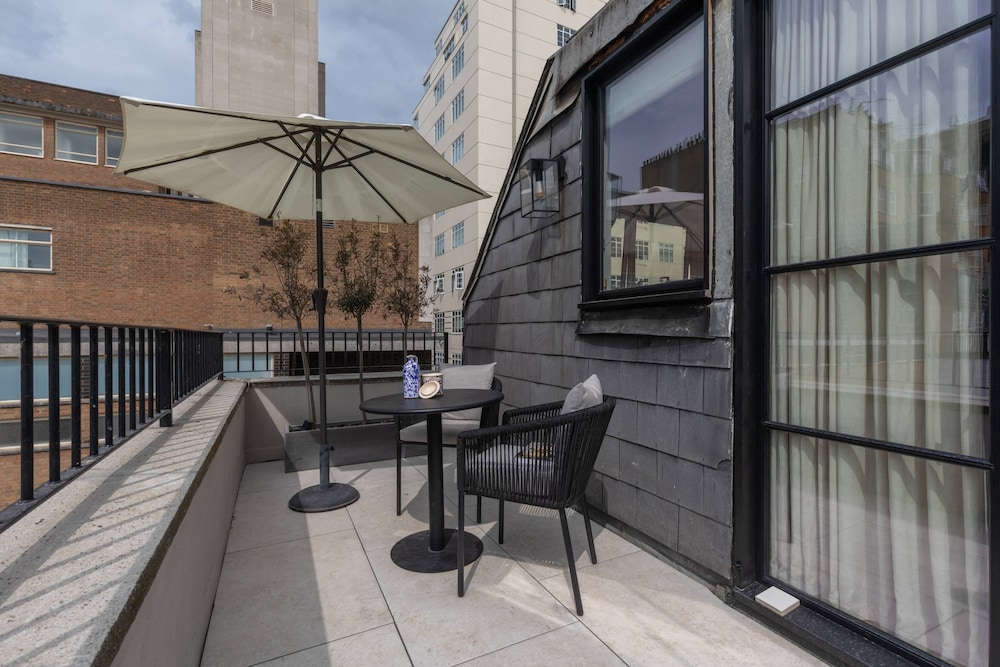 Princes Gate Mews III by Onefinestay