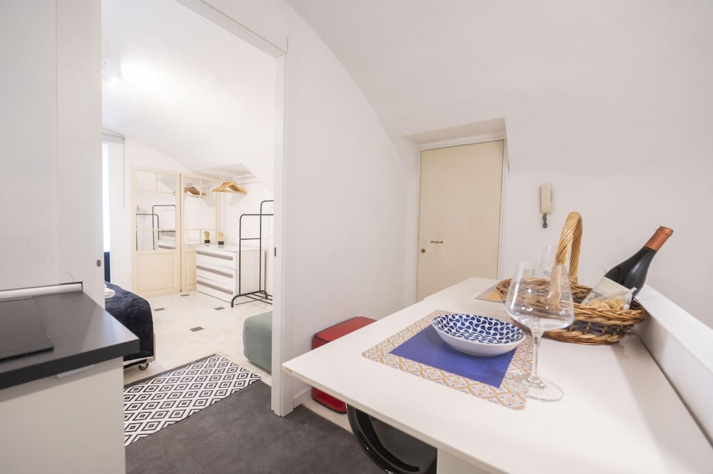 Caden Splace - Dbalconycollection at Piazza Navona