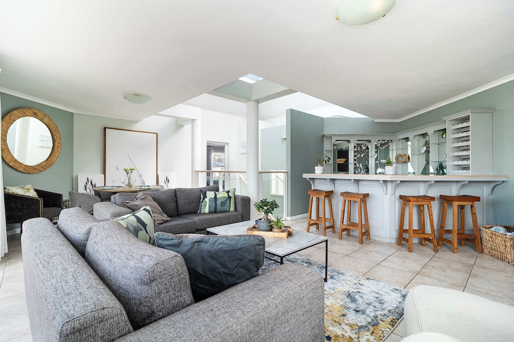 Beachfront Villa Sea Breeze ,hout Bay