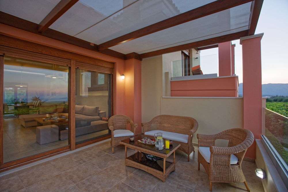 Cretan Vineyard Hill Villa Private Pool, Panoramic View, Beautiful Vineyard
