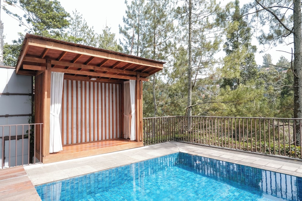 Magenta Hill View Villa 6 bedrooms with a private slide pool