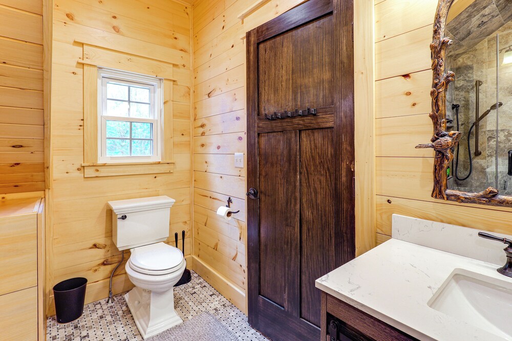 < 5 Mi to Whiteface Mtn Resort: Cabin-style Apt
