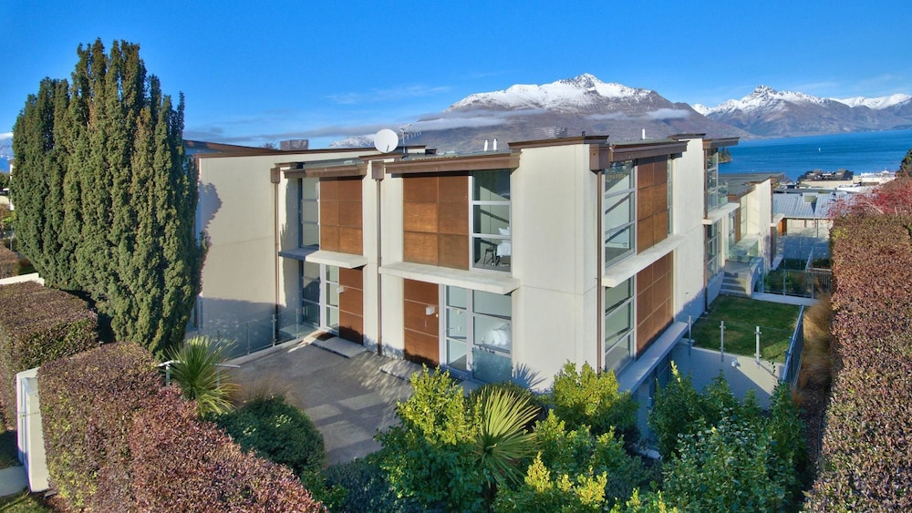 Wakatipu Central view 3