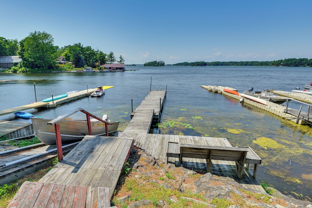 Fishing & Boating Paradise: St Lawrence River Home