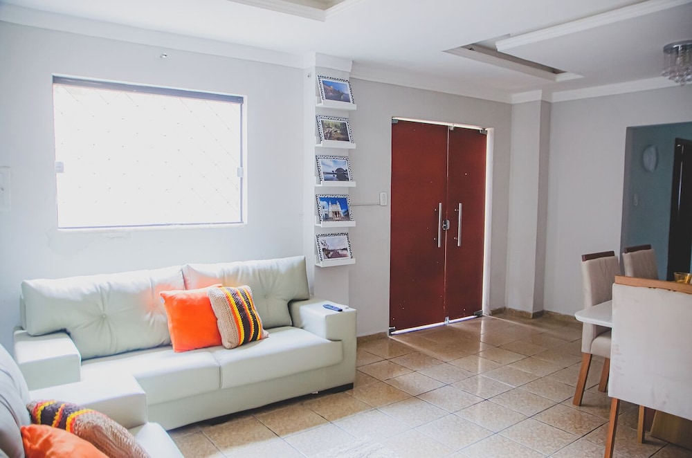 Casa Completa com 3 su tes Wi-fi e Smart Lock