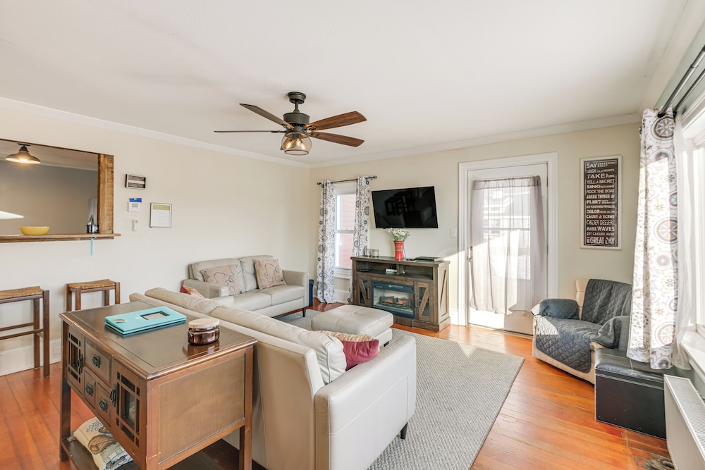 Close to Dtwn Bangor: Inviting Maine Home