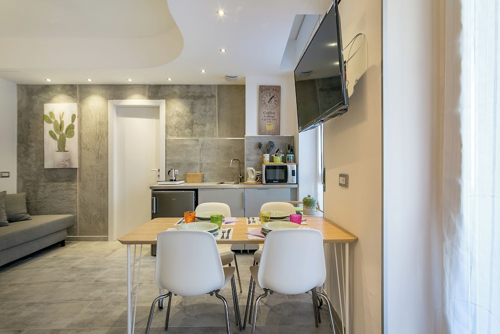 Modern Studio with Balcony in Milan