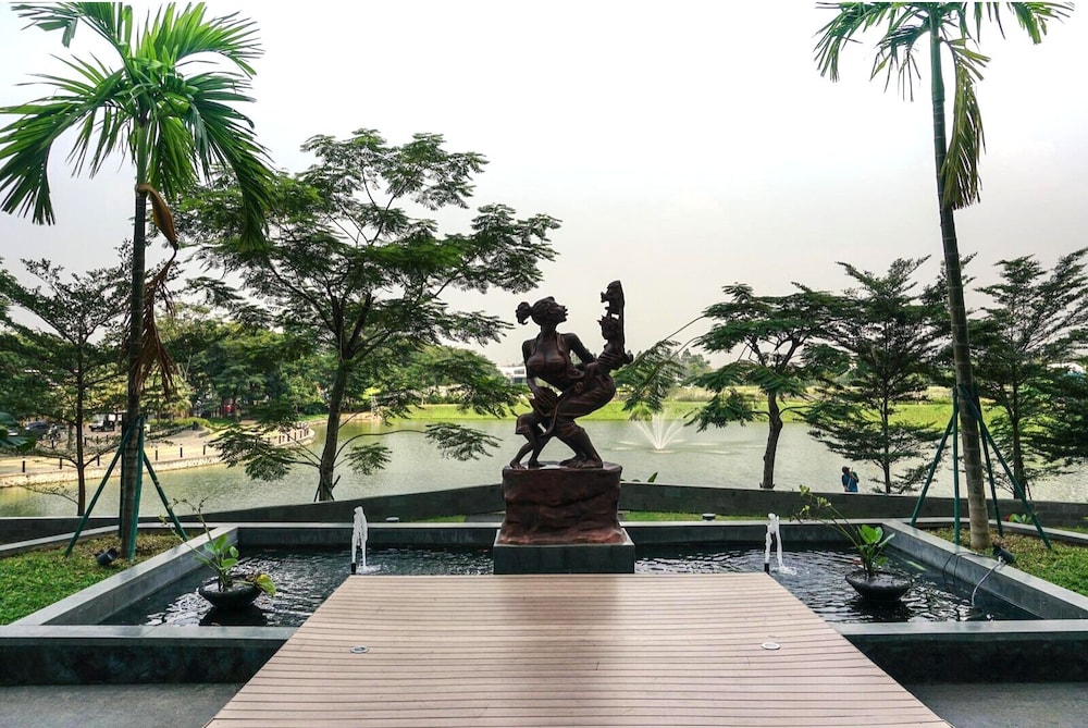 Lush Lakeside - Citra Luxury Apartments