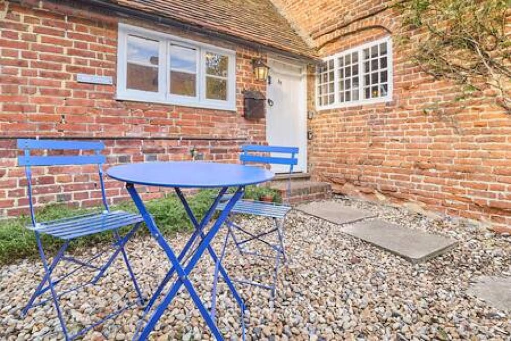 Host Stay Bere Cottage view 3