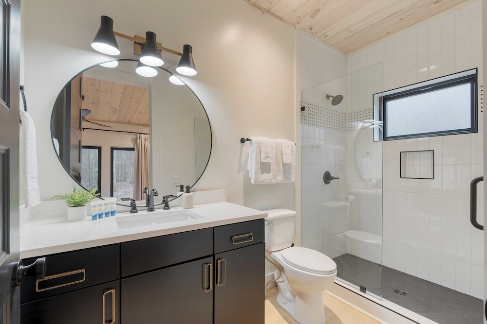 Kings Crown by Avantstay Indoor Pool, Hot Tub, Firepit, Theater All-season Retreat