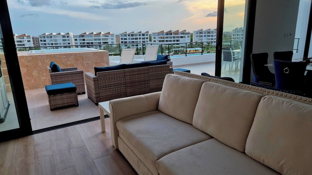Luxury Beach Penthouse Jacuzzi & Lagoon View