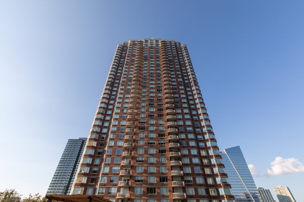 Bluebird Suites near Newport Center