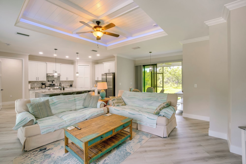 Golf Days & Beach Fun: Port Charlotte Home w/ Yard