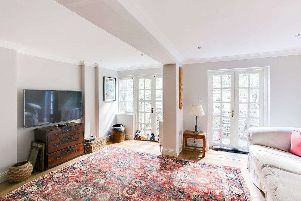 Cadogan Street III by Onefinestay