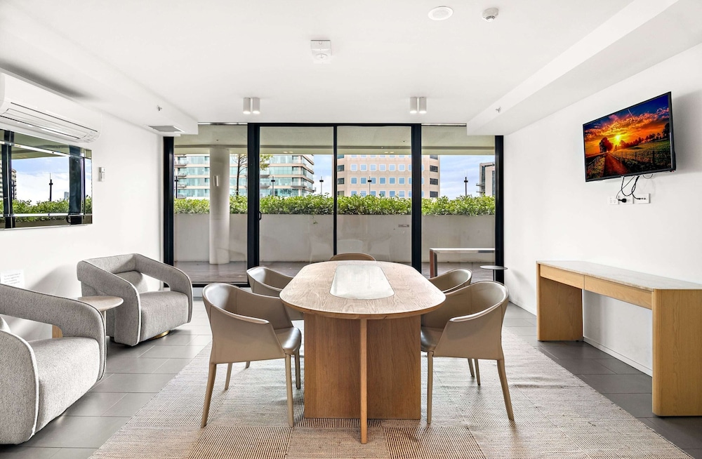 South Melbourne Apartment With Gym Access
