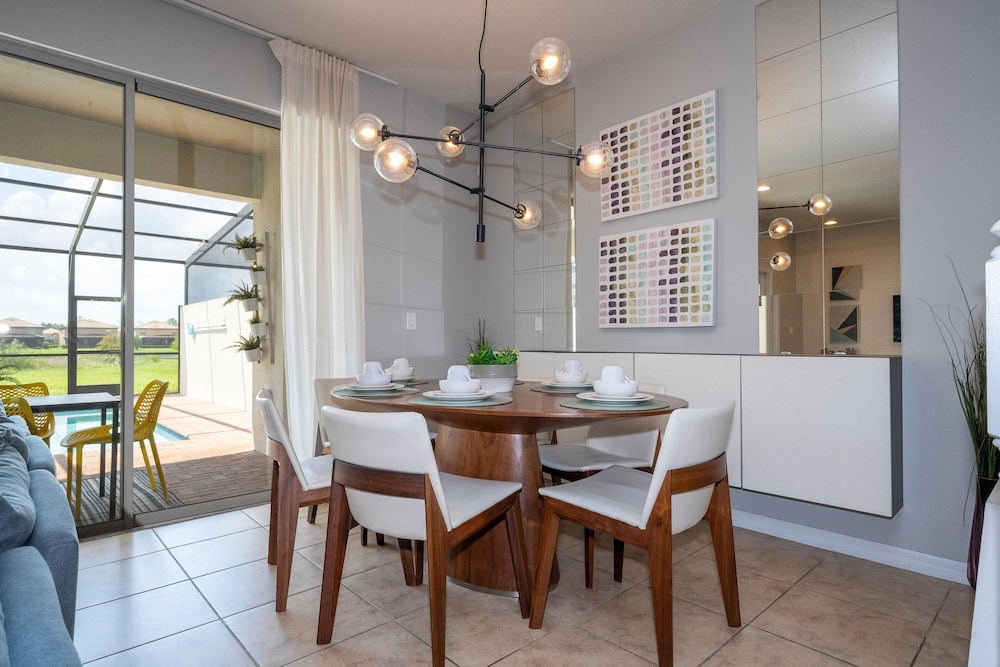 8822 GC - Fabulous 5BR Townhome: Pet Friendly