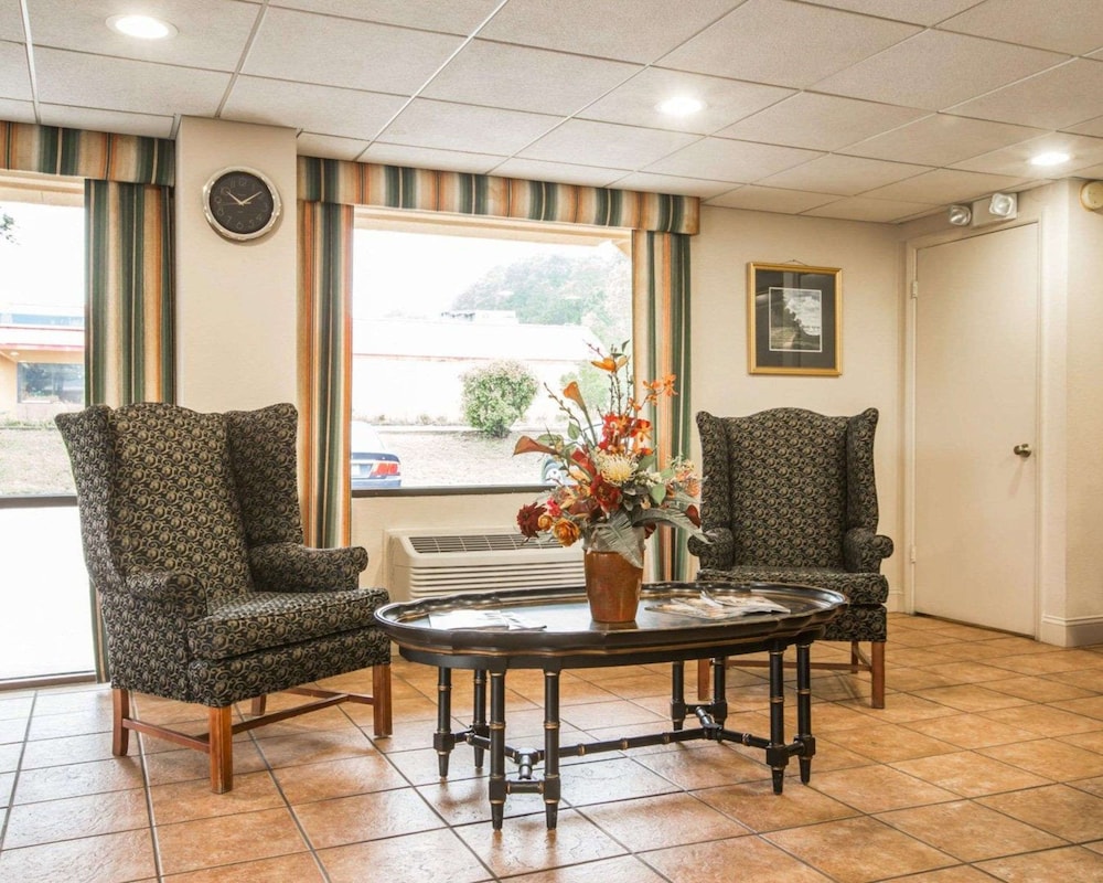 Econo Lodge Inn & Suites Columbus near Fort Benning