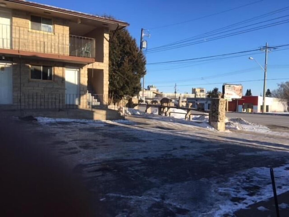 Thunder Bay Vacations - Modern Motel - Property Image 3