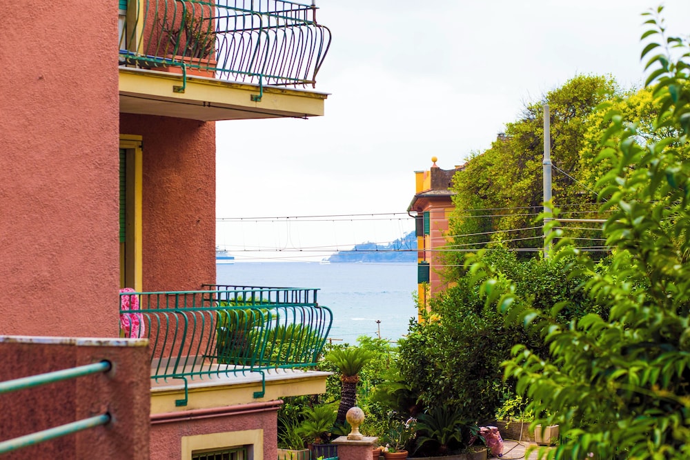 Bright Flat with Terrace near the Beach