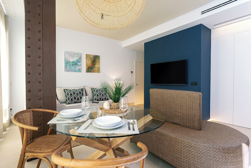 Bright Apartment in Seville. Tomás de Ibarra II