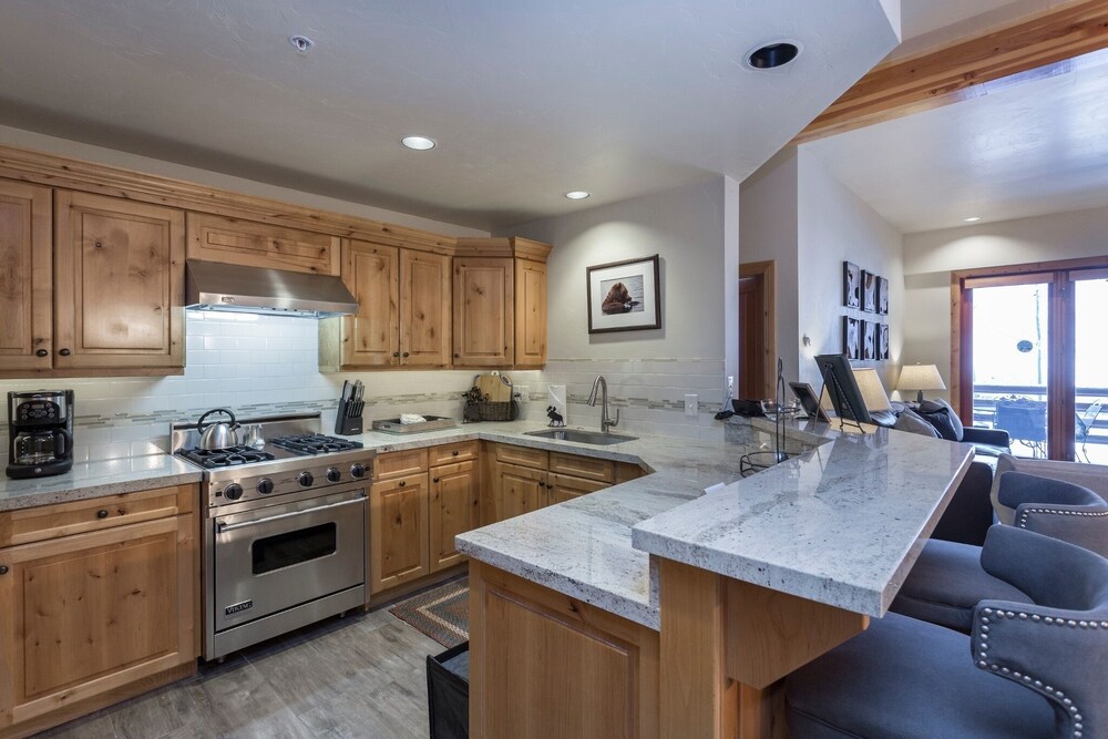 Trail's End Lodge at Deer Valley Resort - Two Bedroom Residence with Spa #404 2 Condo