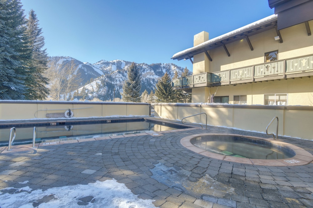 2 Mi to Sun Valley Resort: Walkable Condo!