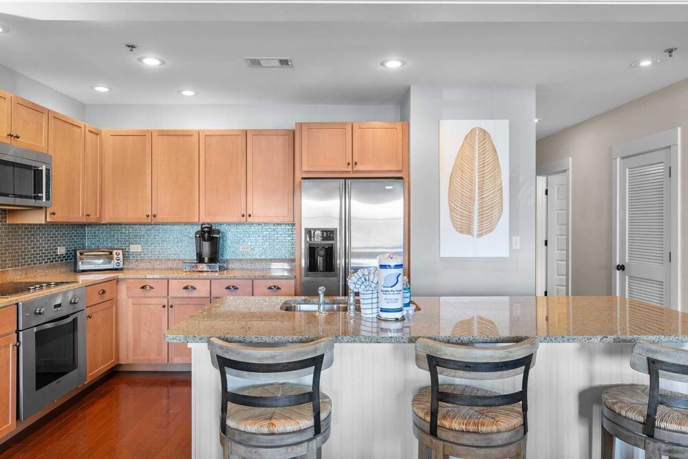 Salty Air & Blue Mountain Flair 3BR Condo w/ Pool, Balcony & Beach Access!