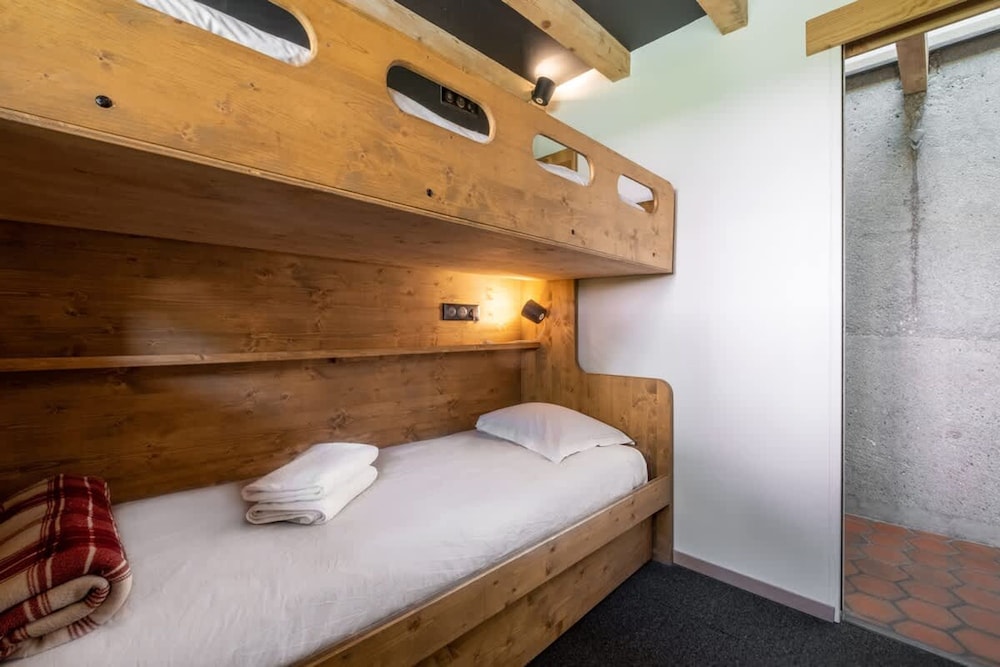 Chalet Racar for 4 People Town Center and Mountain View