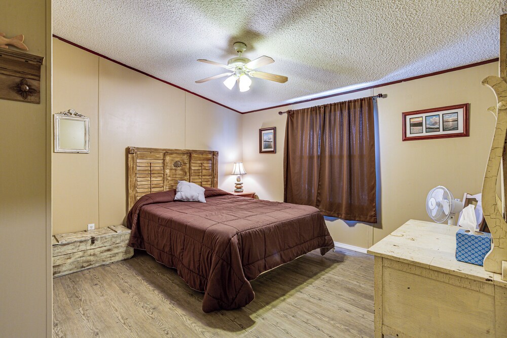 1 Mi to Lake Texoma: Peaceful Kingston Getaway