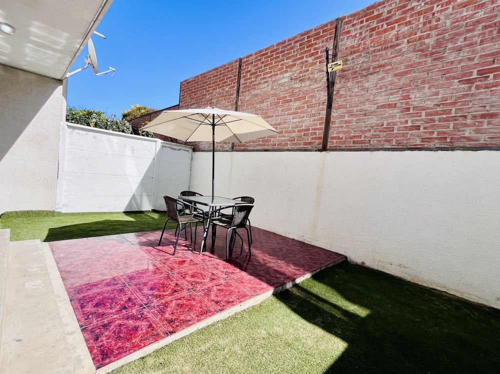 Urban Yard Bus Terminal Home Office Pool Wifi