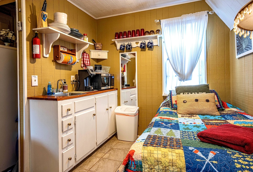 Bear Creek Lodge and Cabins in Helen Ga - Pet Friendly, River on Property, Walking Distance to downtown Helen