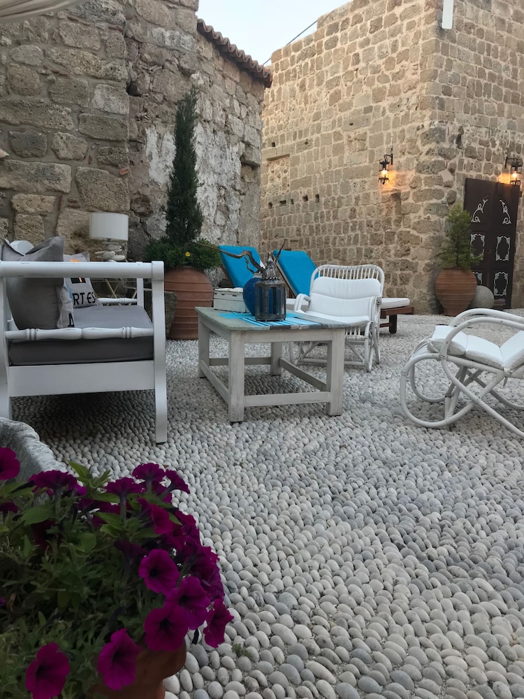 Saint Artemios Hotel and Oriental Suites