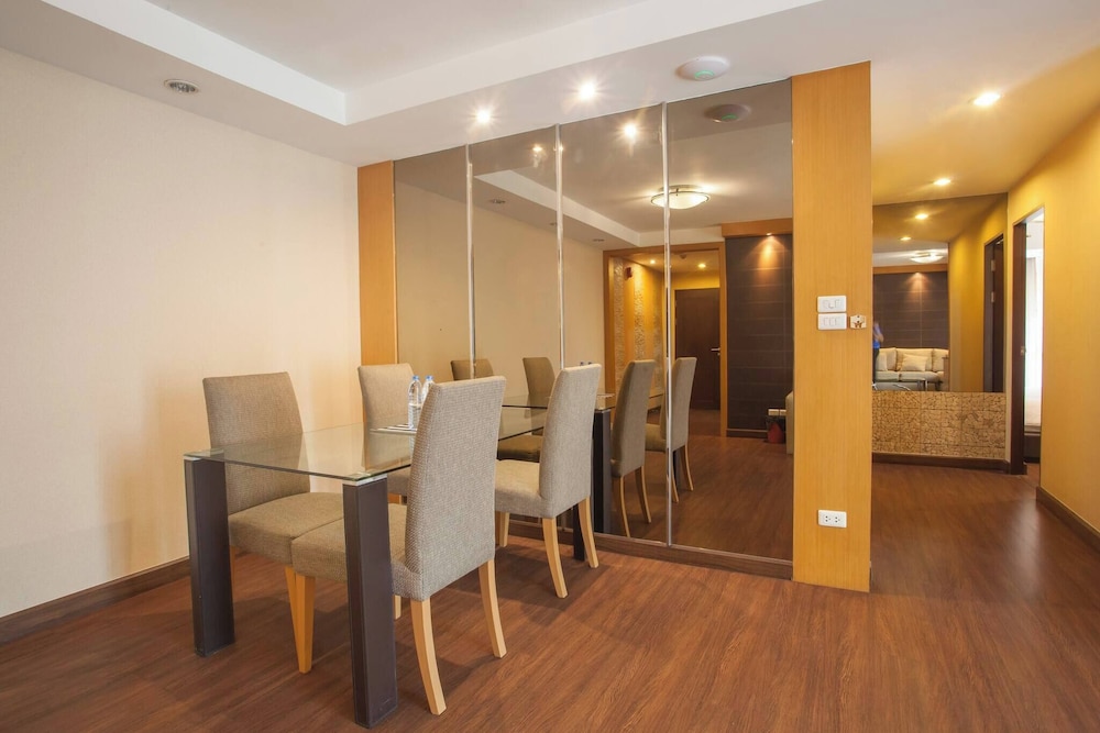 5A - 2 Bedroom Downtown Apartment With Shared Pool