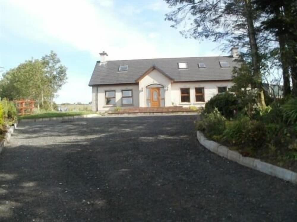 Hotel Teach an Cheoil - Image 1