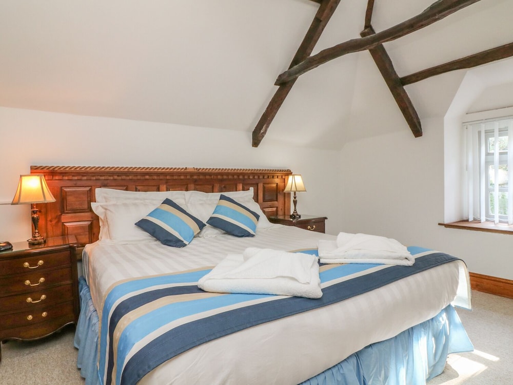 Lynton Vacations - C S Lewis Balcony - Property Image 4