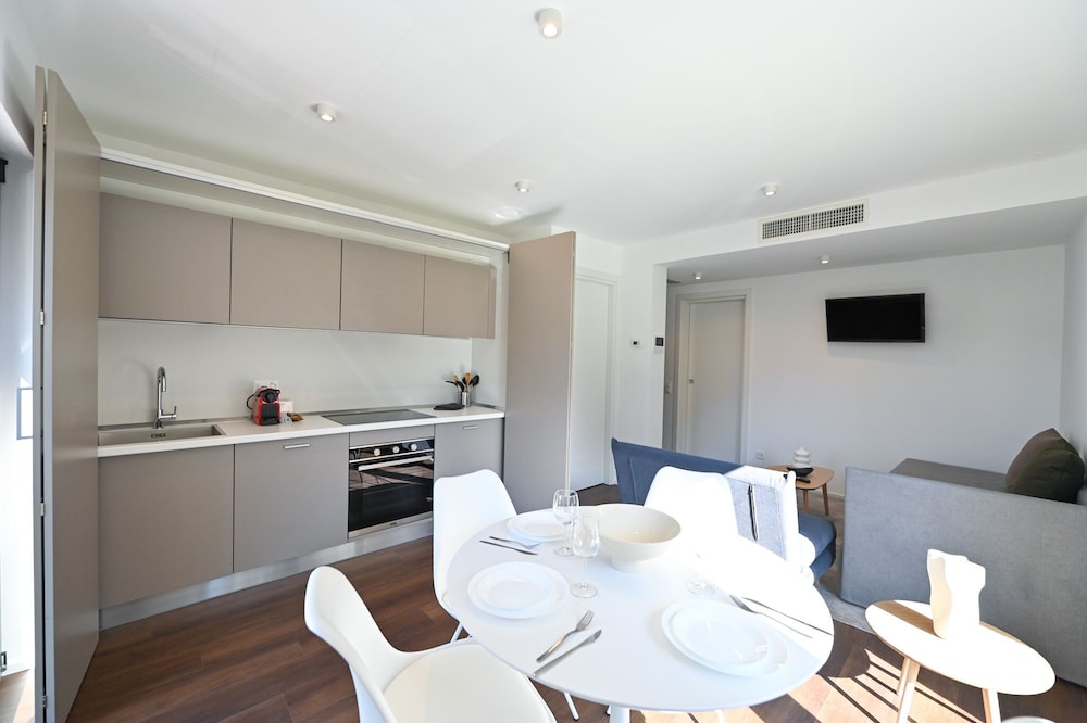 Lugano Suite Modern Concept 5