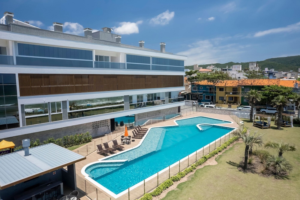 Duplex Alto Padrão Frente Mar c Piscina