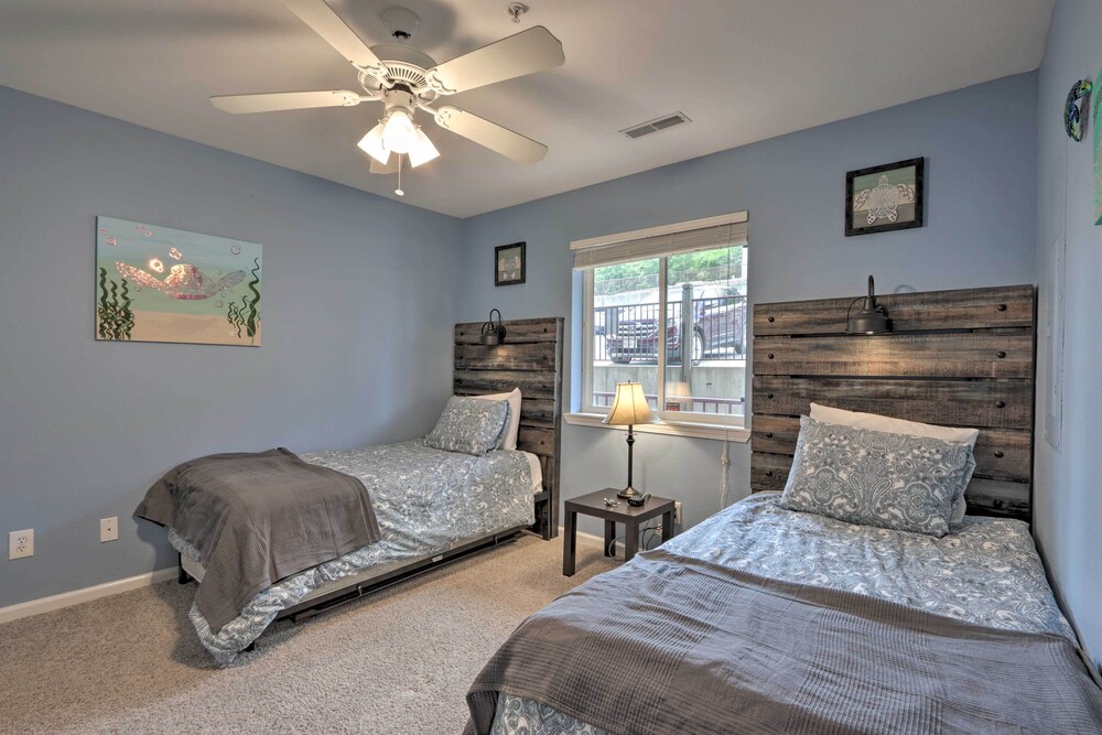 'the Lake Escape w/ Balcony & Pool Access! view 5