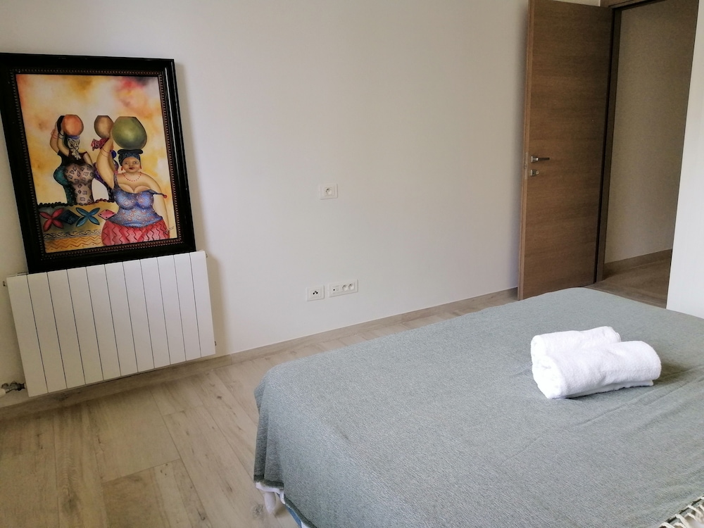 Luxurious flat with private garden view 5