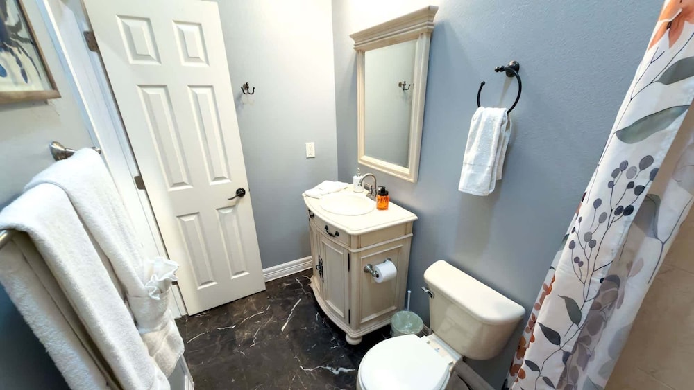 100 Steps To Beach Great Value Pool 2 Bedroom Apts