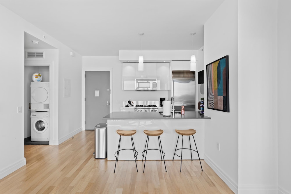 Forte Select by Rove Travel 2BR Midtown West Apt