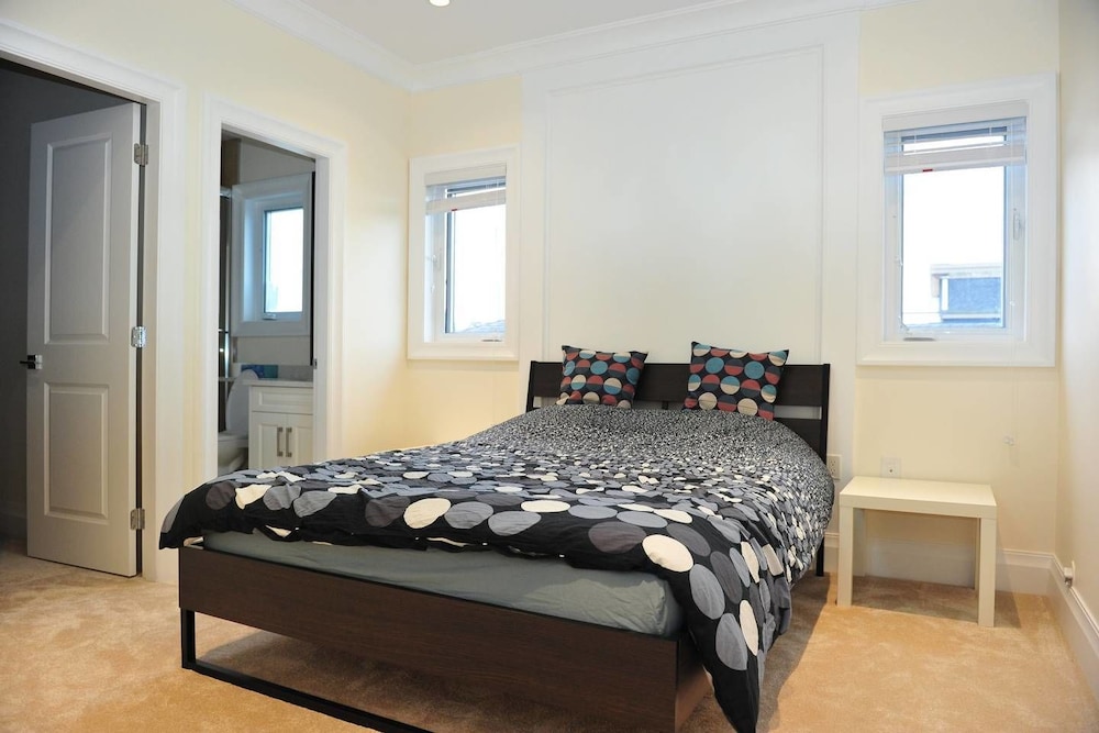 Brand New Luxury House view 5
