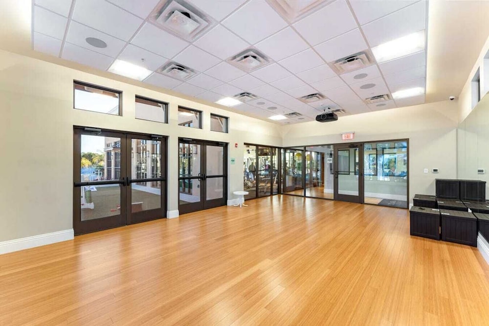 Spectacular 7BR Home w Pool & Arcade Near Disney