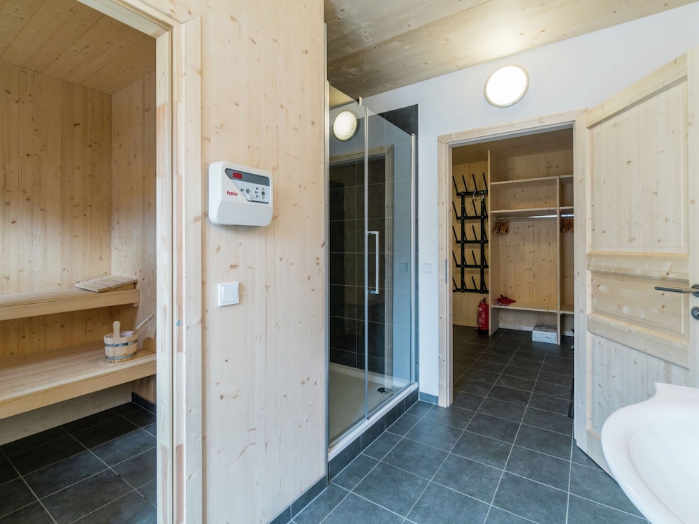 Chalet With Whirlpool tub