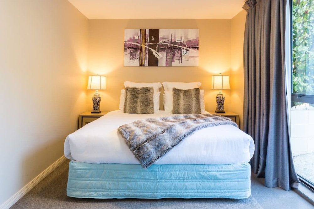 Large Distinctive AND Spacious Family Home view 3