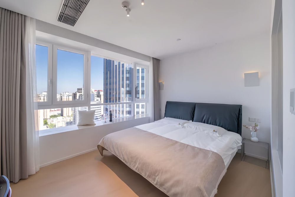 Shanghai Hills & Fan Stay